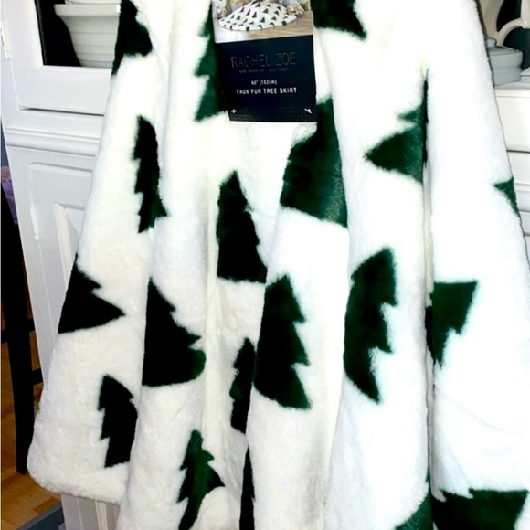 🌲RACHEL ZOE Soft & Luxurious Faux Fur Tree Skirt 🌲NWT🌲 - Picture 2 of 13